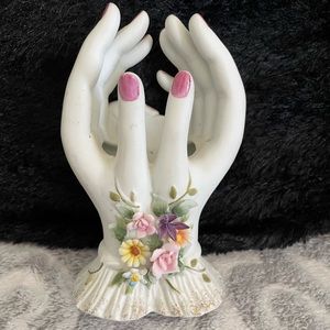 VINTAGE 1960S LEFTON 5 1/2" DOUBLE HAND HEART/BISQUE HANDS VASE # KW4198